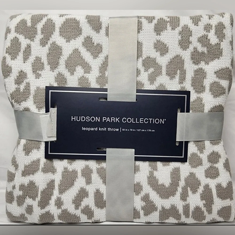 ❤️❤️Hudson Park Collection Key Knit Throw Blanket, Charcoal